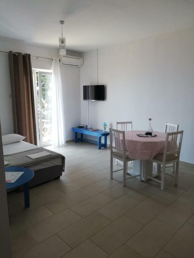Alexa Apartment Brist